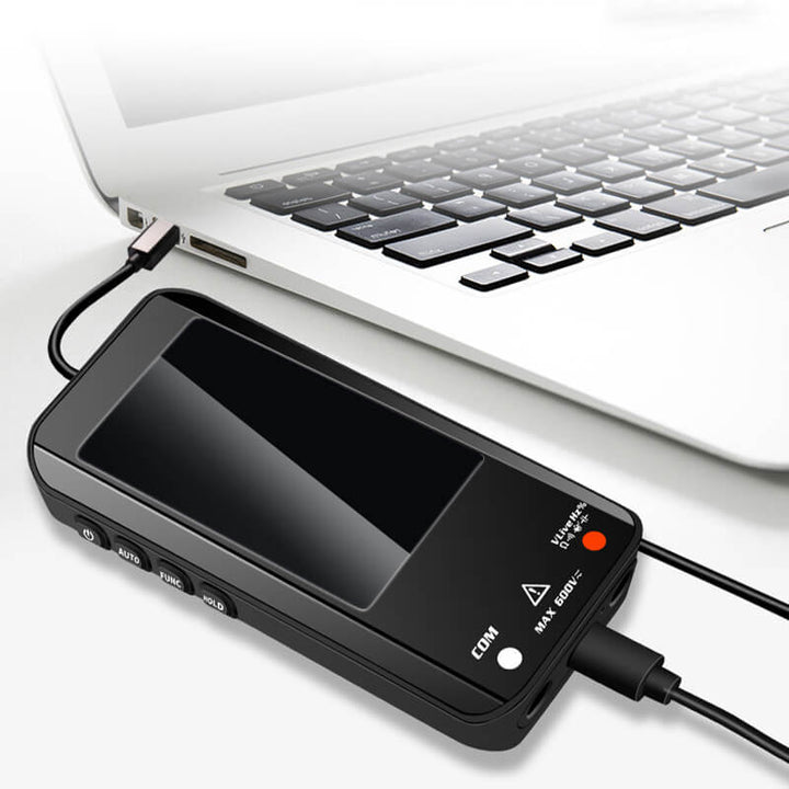 Digitales Multimeter mit großem, beleuchtetem Display. Smartes Messgerät für schnelle & genaue Elektrik-Tests.