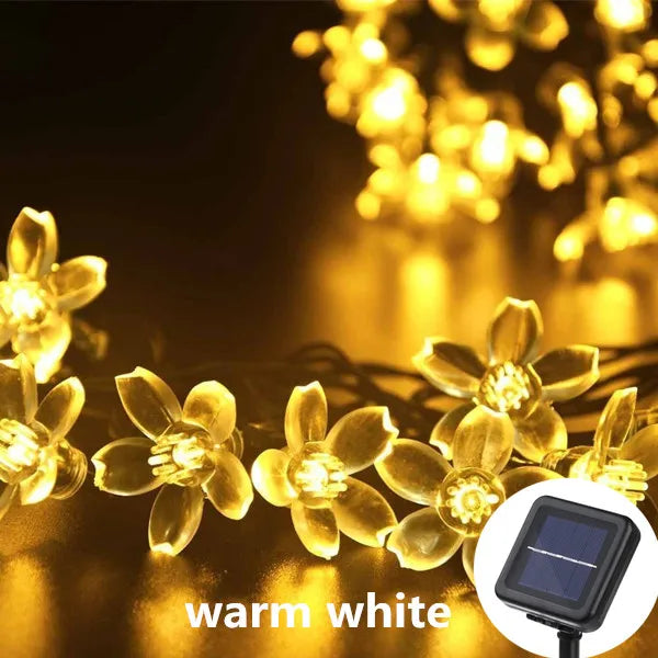 Energieeffiziente Solar-Blumenlichterkette, helle, farbige LEDs für Außenbereich, ideal als Garten-Stimmungslicht.