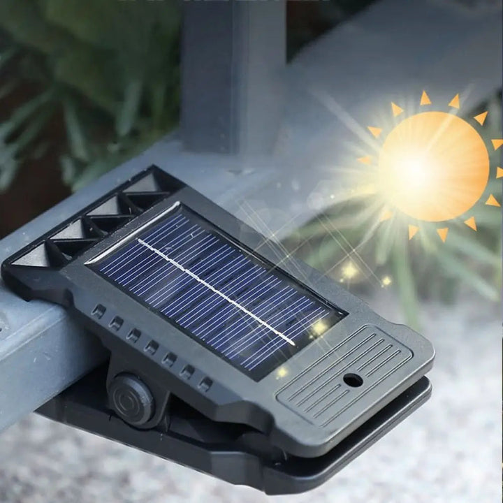 Außenleuchte mit Bewegungssensor für Sicherheit. Solarbetrieben und energieeffiziente Beleuchtung.
