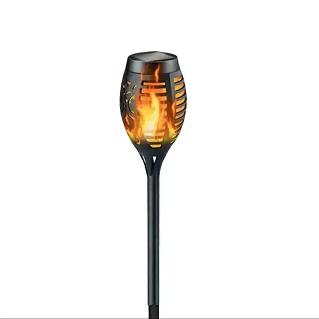 Stilvolle Solar-Gartenfackeln als Gartendeko, mit sanftem Flammeneffekt, für romantische Abende im Freien.
