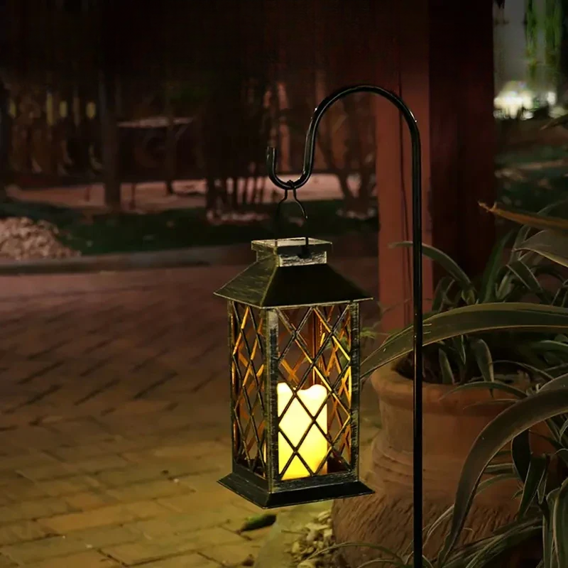Elegante Garten-Solarleuchte mit LED-Flammeneffekt, perfekt als wetterfeste Dekoration für jeden Garten.