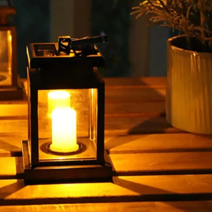 Solar-Gartenleuchte mit Flammeneffekt für stimmungsvolle Außenbeleuchtung, wasserdicht & energieeffizient im Garten.