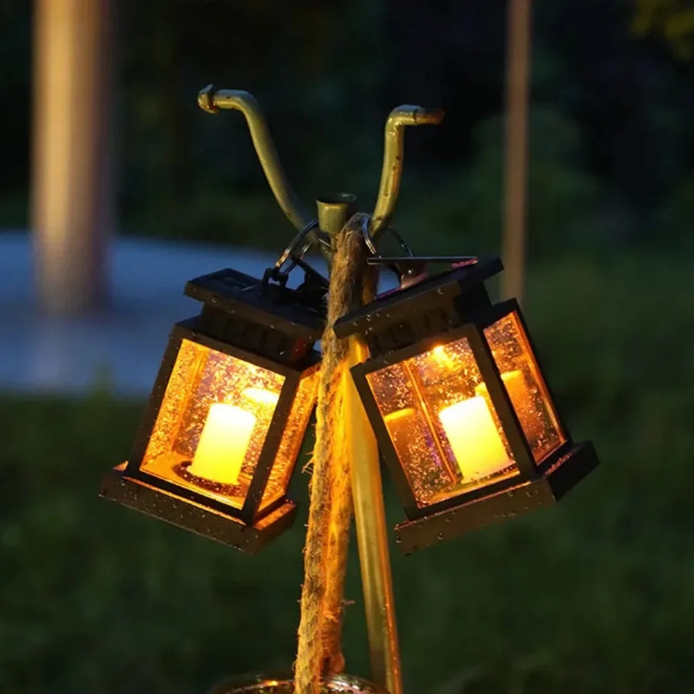Dekorative Solarleuchte mit flackernder LED-Flamme, ideal als Gartenbeleuchtung & Wegbeleuchtung, einfach installierbar.