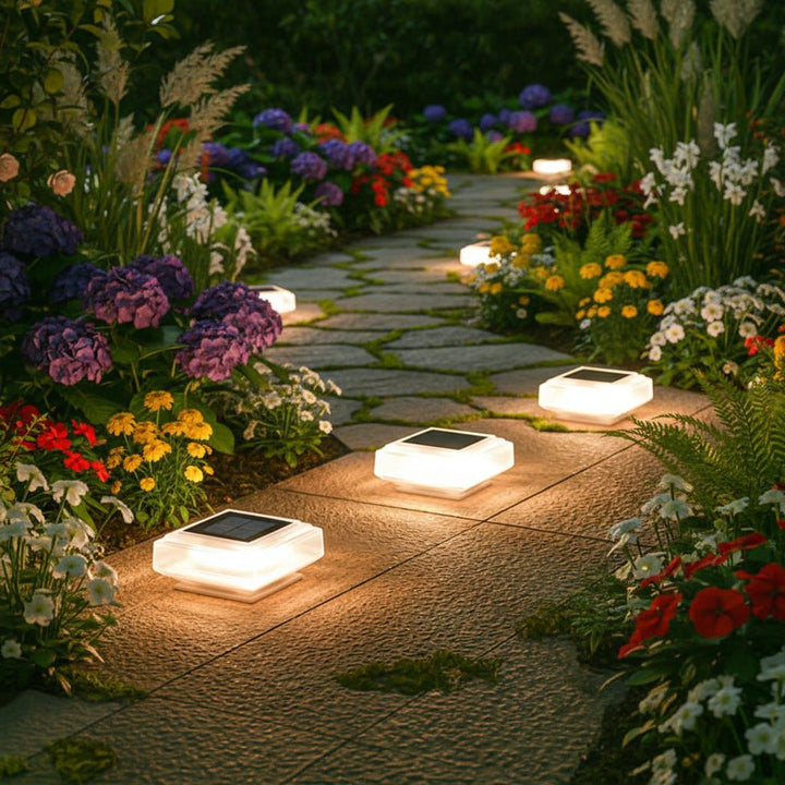 Solar-Gartenleuchte mit warmweißem LED-Licht, ideal für stimmungsvolle Abende im Garten oder auf der Terrasse.