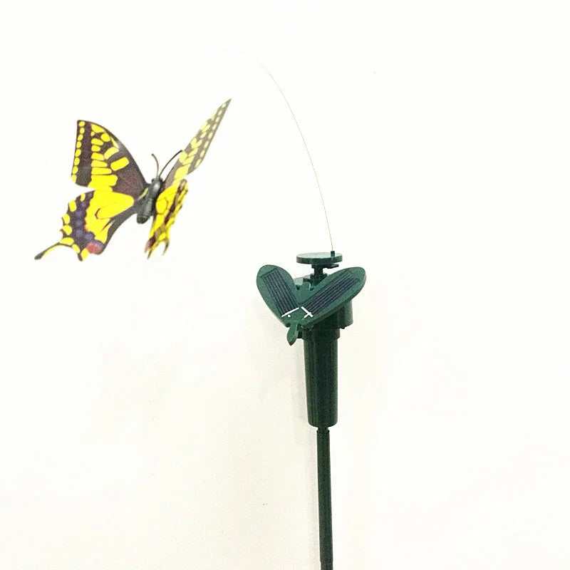 Umweltfreundlicher Solar Deko Gartenstecker: Leuchtende Sonnenblume mit Schmetterling für stimmungsvolle Abende im Garten.