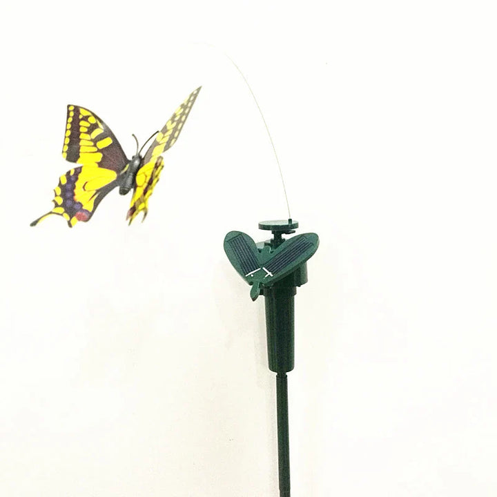 Umweltfreundlicher Solar Deko Gartenstecker: Leuchtende Sonnenblume mit Schmetterling für stimmungsvolle Abende im Garten.