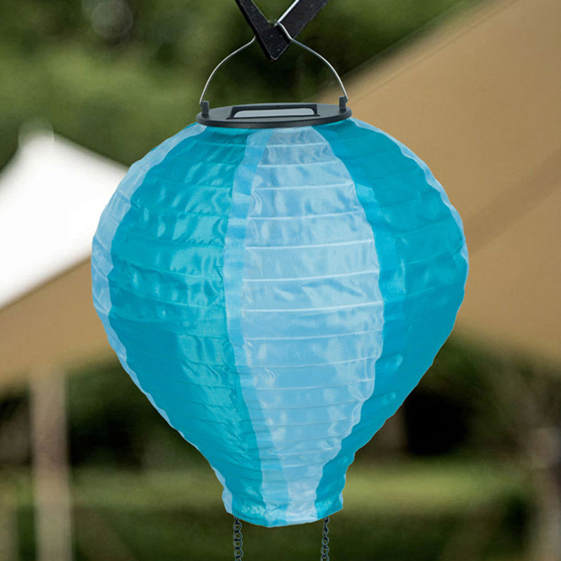 Solar-Heißluftballon-LED-Pendelleuchte als charmante Außenbeleuchtung und einzigartige Garten-Deko.