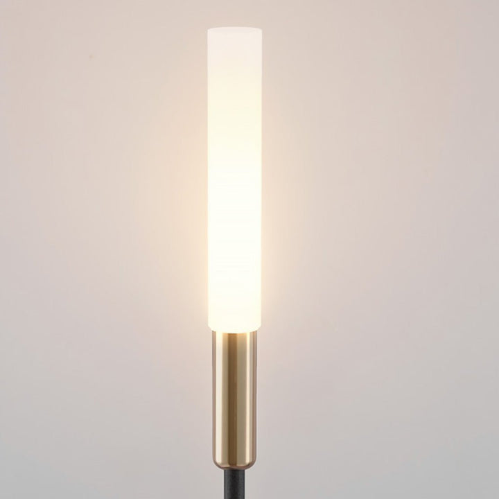 Robuste Solar-LED-Schilflichter als stilvolle Außenbeleuchtung für Garten, Balkon und Gehwege.