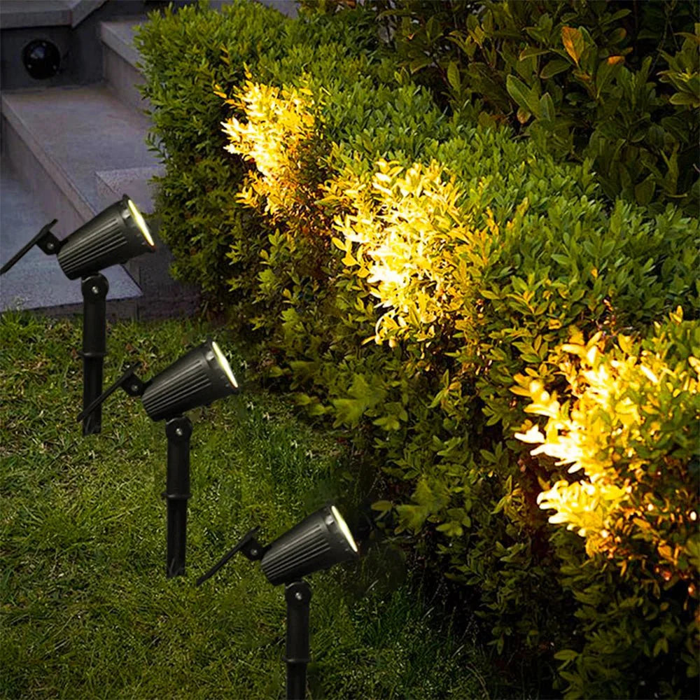 Heller Solar LED Gartenstrahler, IP65 wasserdicht, beleuchtet Wege & Beete umweltfreundlich.