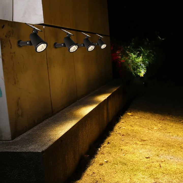 Wasserdichter Solar LED Strahler, energiesparend. Perfektes Terrassenlicht für gemütliche Abende.