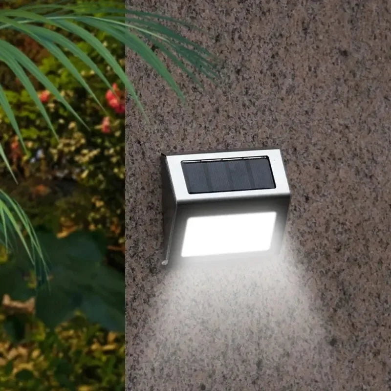Solar LED Stufenlicht aus Edelstahl, wasserdicht für Gartenwege & Treppenbeleuchtung.