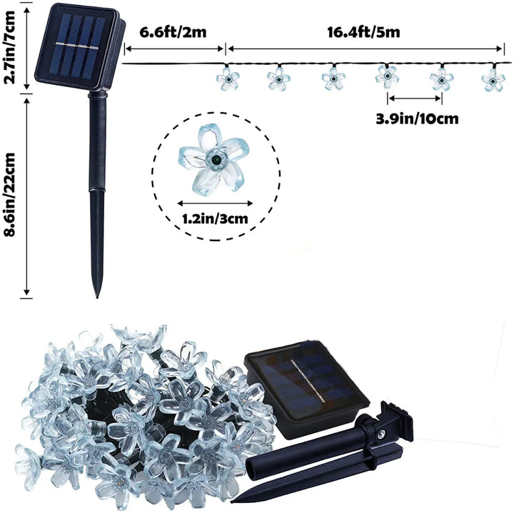 Solarpanel lädt die energieeffiziente LED Lichterkette am Tag. Umweltfreundliche Garten- und Balkonbeleuchtung IP44.