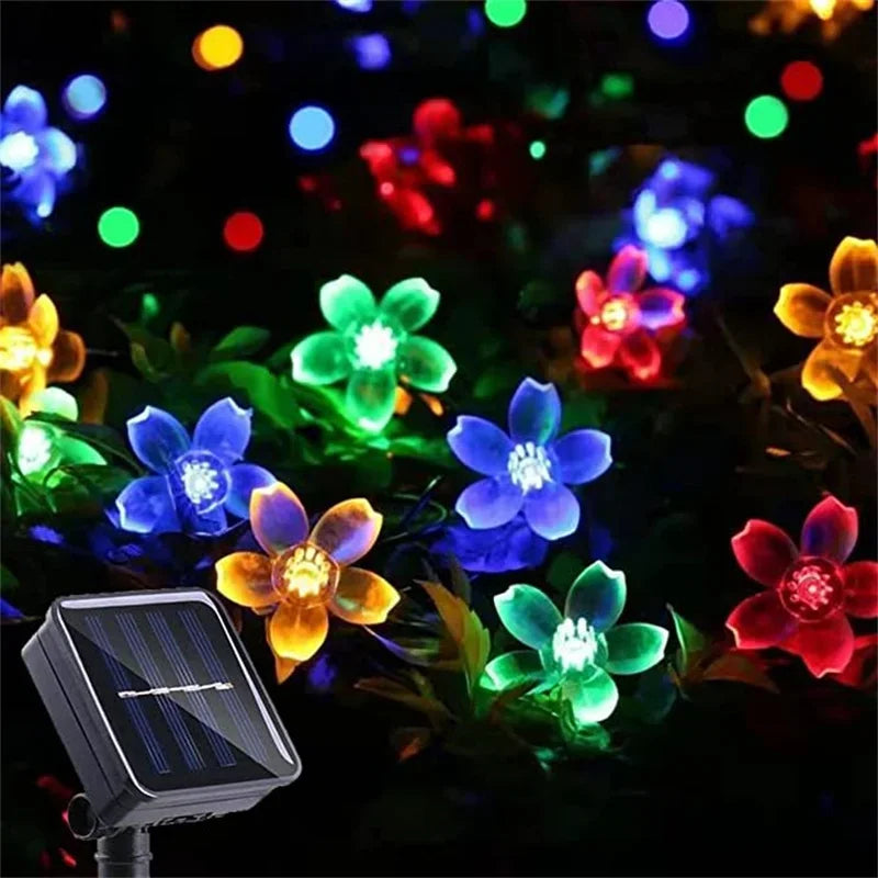 Bunte Solar Lichterkette für festliche Outdoor Dekoration. Energieeffizientes LED Stimmungslicht, wetterfest IP44.
