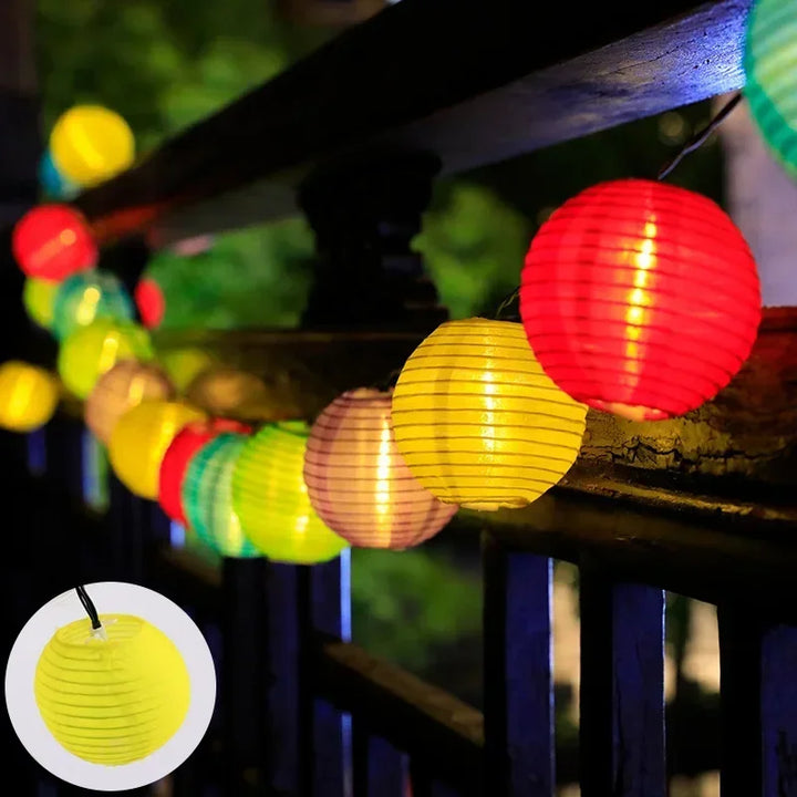 Wasserdichte Solar-Laternenkette, ideal als stimmungsvolle Außenbeleuchtung für Garten & Balkon.