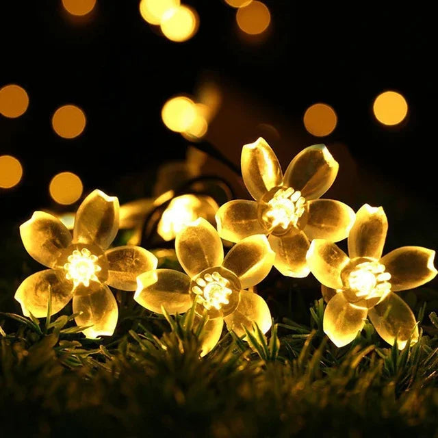 Energiesparende Solar Pfirsichblüten Lichterkette für Außenbereiche, perfekte Deko für Garten & Party.
