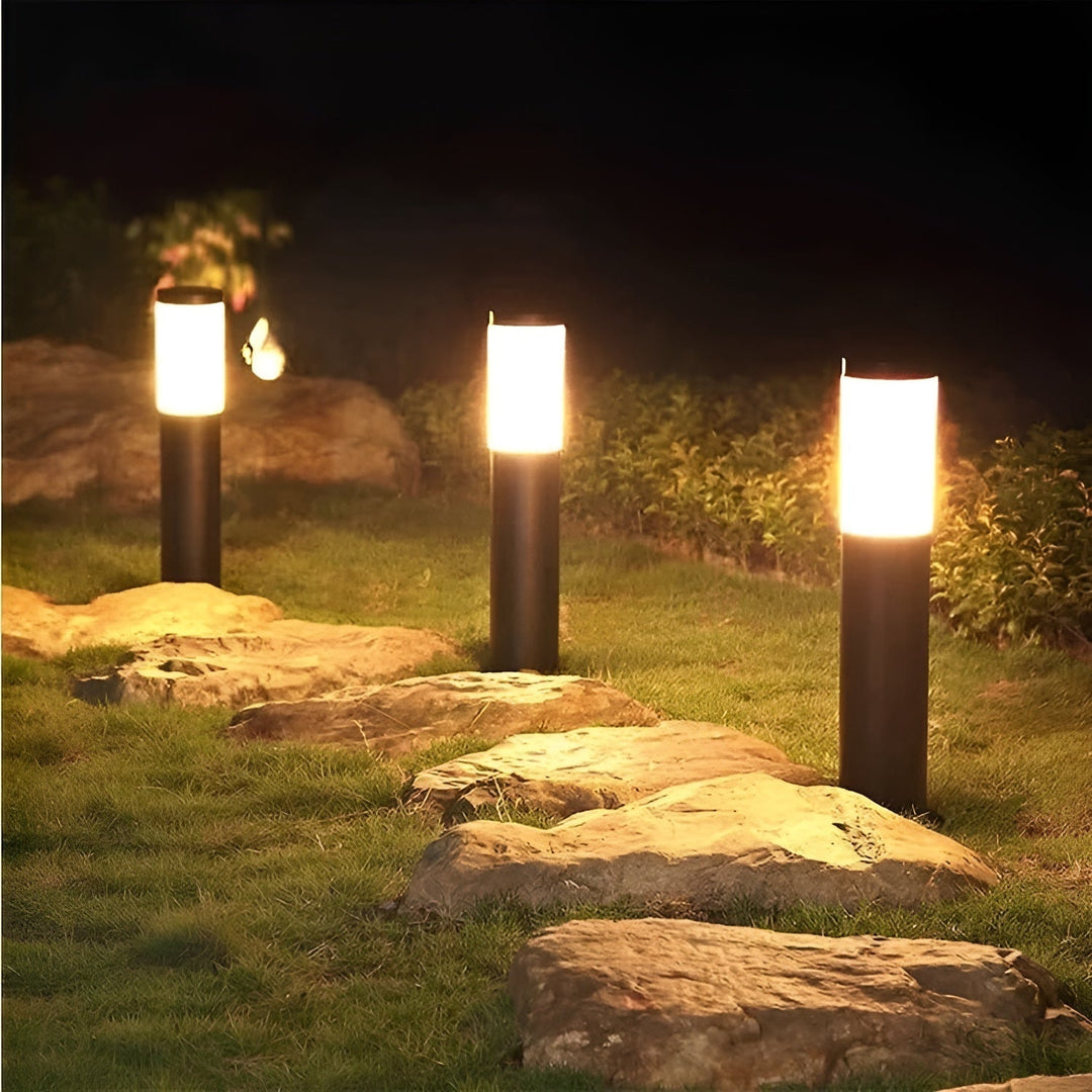 Solar-Post-Leuchte aus Edelstahl für Garten & Wege, LED-Beleuchtung, wetterfest und solarbetrieben.
