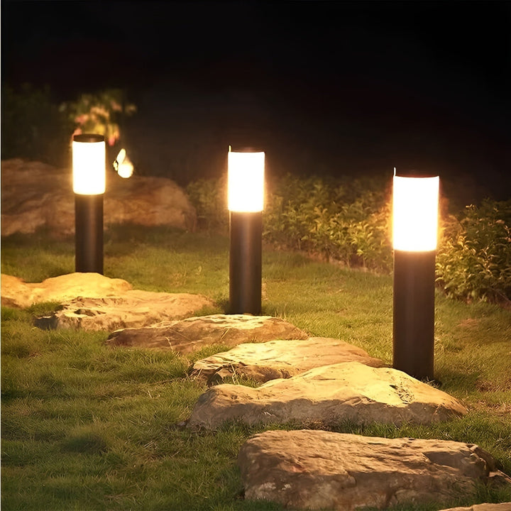 Solar-Post-Leuchte aus Edelstahl für Garten & Wege, LED-Beleuchtung, wetterfest und solarbetrieben.
