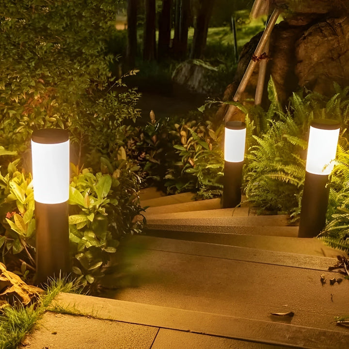 Detailansicht: Solarpanel einer Edelstahl Gartenlampe, speichert Energie für umweltfreundliches LED-Licht.