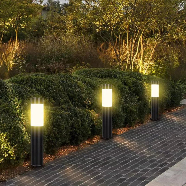 Elegante Solar-Rasenleuchte mit langer Leuchtdauer. Perfekt als wetterfeste LED-Gartenbeleuchtung oder Außenleuchte.
