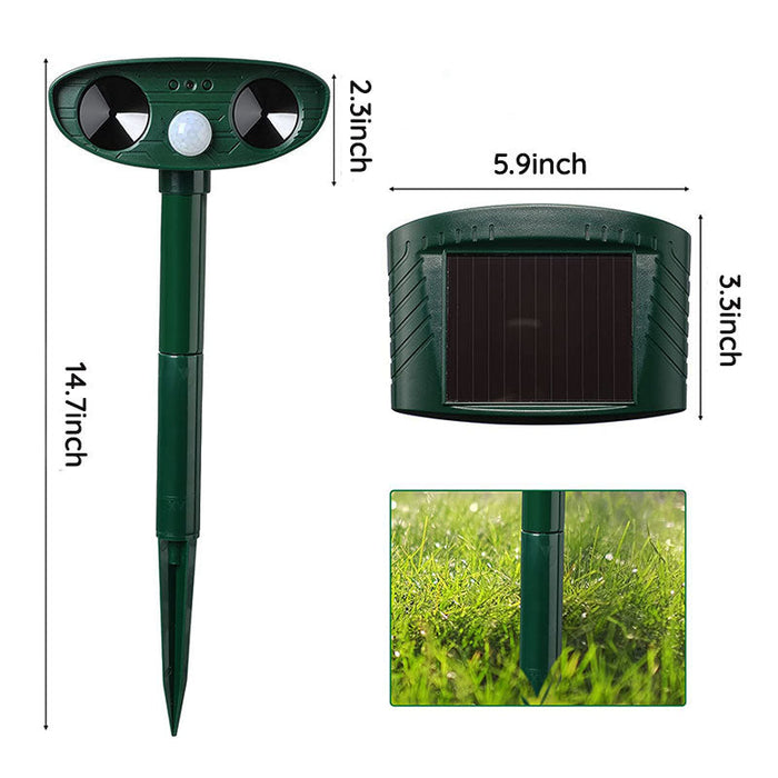 Solarbetriebener Ultraschall Waschbär-Abwehrer mit integriertem Solarpanel für nachhaltigen Gartenschutz.