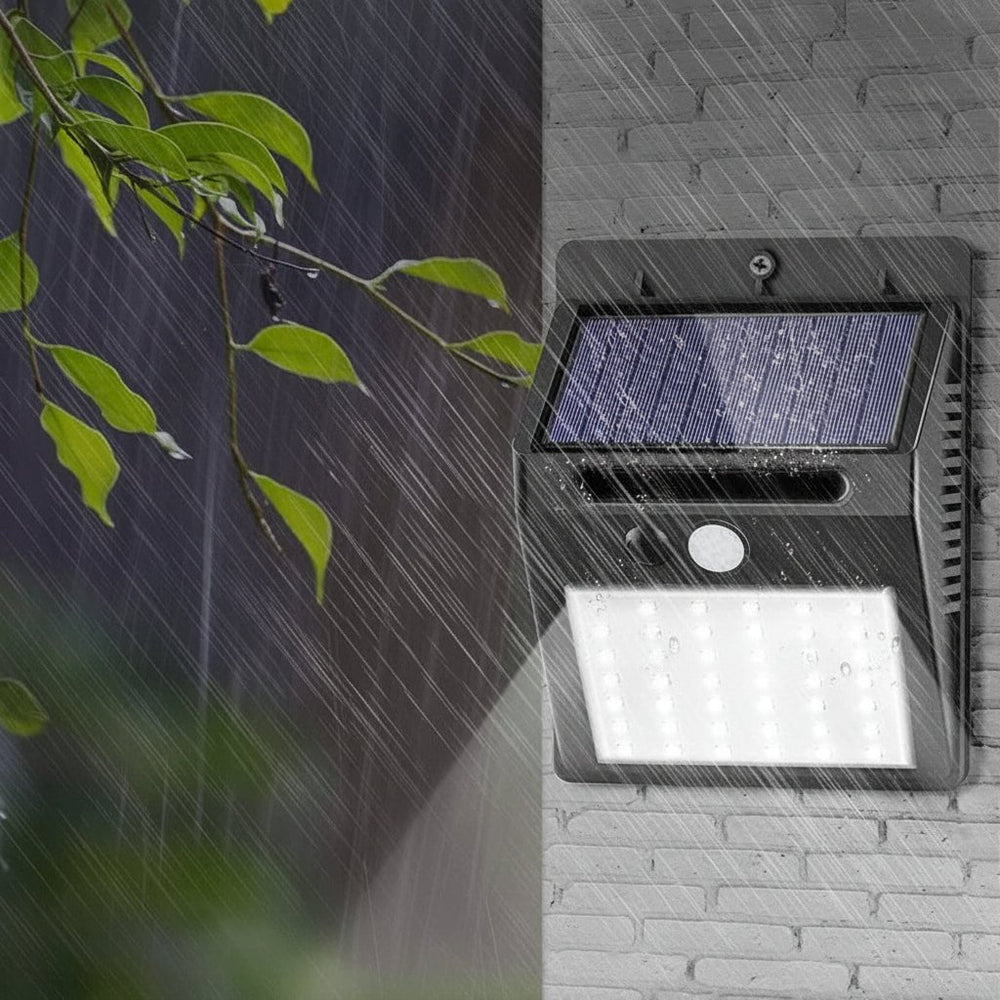 Effiziente Solar-Wandleuchte für Garten & Terrasse, mit automatischem Bewegungssensor.