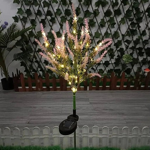 Zauberhafte Lavendel-Solarlampen tauchen den Garten in ein romantisches LED-Licht bei Nacht.