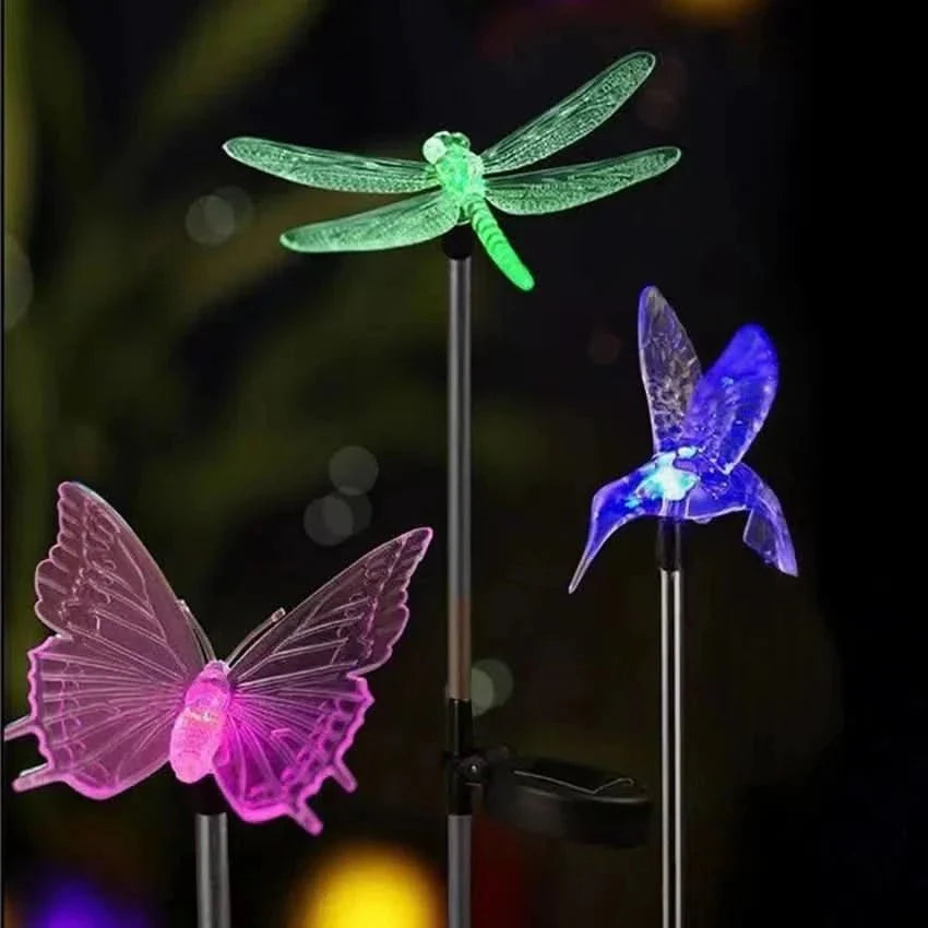 Solare LED-Gartenlampe mit Schmetterling, Kolibri, Libelle; stimmungsvolle Außenbeleuchtung, wetterfest.