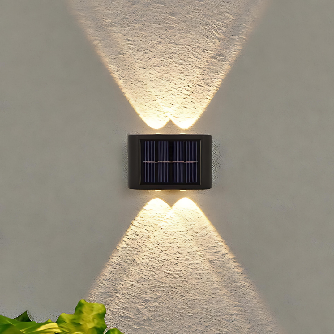 Energieeffiziente Solar-LED-Gartenleuchte mit Bewegungsmelder. Sicheres Up/Down-Licht für Wege und Fassaden.