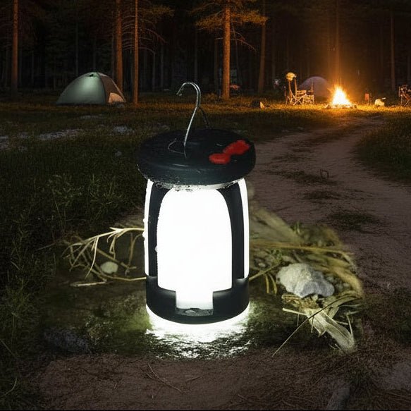Solare USB-Campinglaterne mit Faltpanelen für effizientes Laden im Outdoor-Bereich.