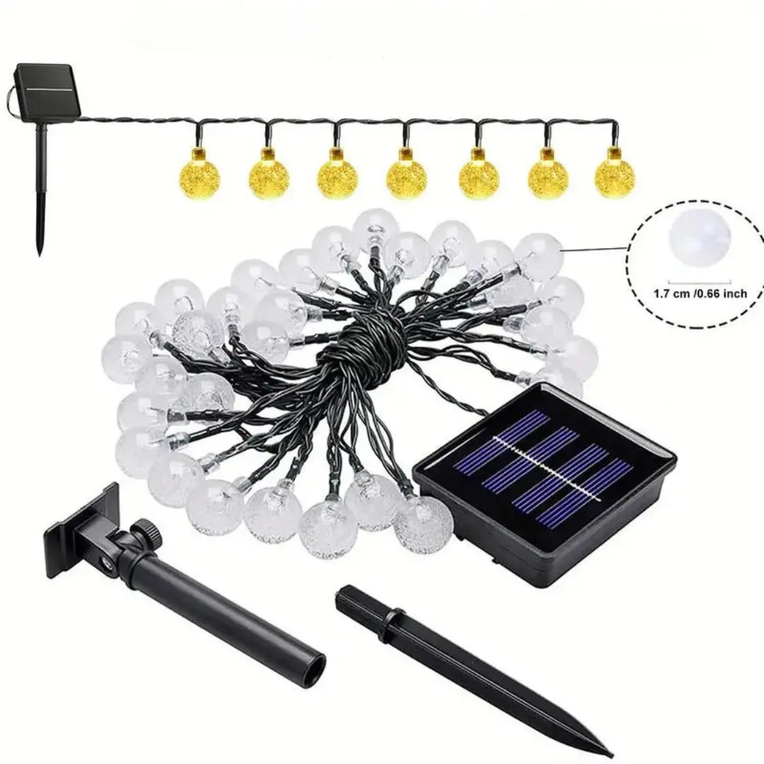 Helle LED-Gartenbeleuchtung als Solarlichterkette für romantische Abende. Ideal für Terrasse & Outdoor Deko.