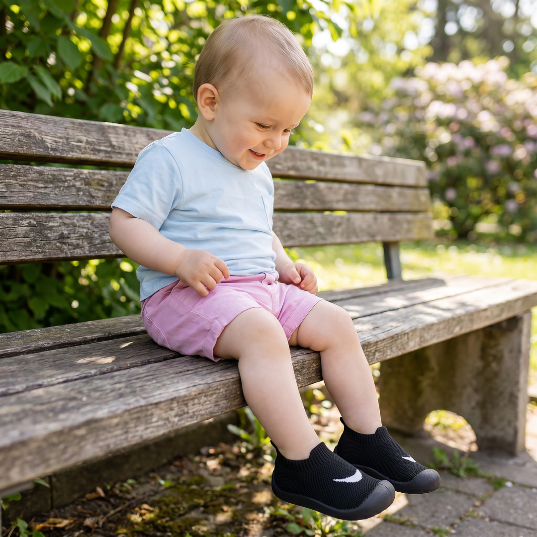 Sichere Baby Sommerschuhe für die ersten Schritte mit Anti-Rutsch-Sohle und flexiblem Design.