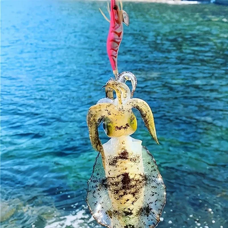 Nahaufnahme: SQUIDPRO Tintenfischköder mit lebensechten 3D-Augen. Ideal für Süß- und Meeresangeln.