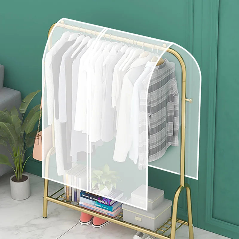 Transparente Kleiderschutzhülle mit Staub- & Wasserschutz; perfekt für Anzüge, Kleider & Mäntel in der Garderobe.