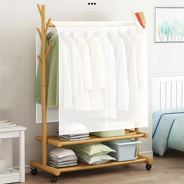Robuste, transparente Kleiderschutzhülle für Anzüge & Kleider; bietet optimalen Staub- & Wasserschutz in der Garderobe.