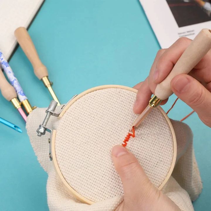 Komfortables Stickset mit Stanznadel zur Erstellung einzigartiger Stickerei Kunstwerke; Kreativzubehör.