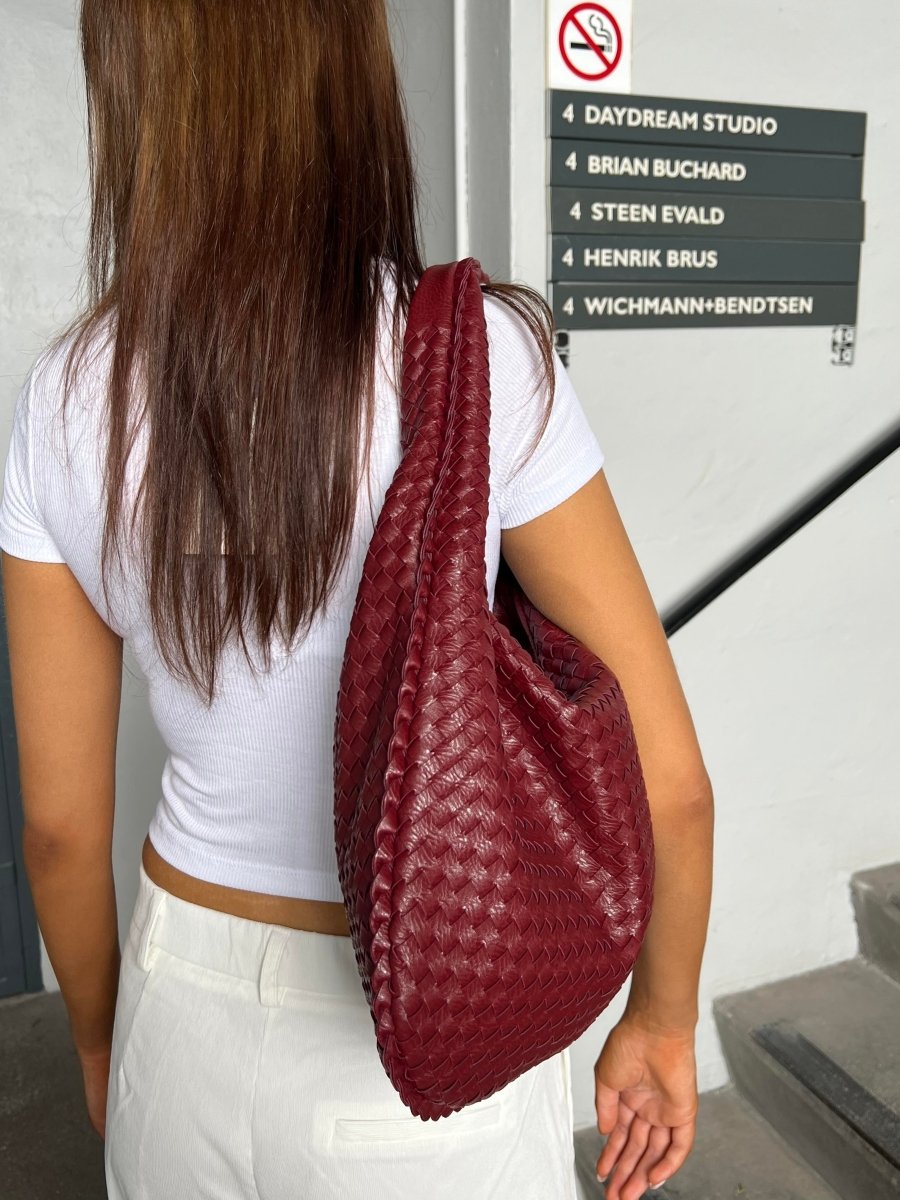 Beige geräumige Damen Tasche aus Kunstleder, stilvoller Shopper, ideal für Business und Freizeit.