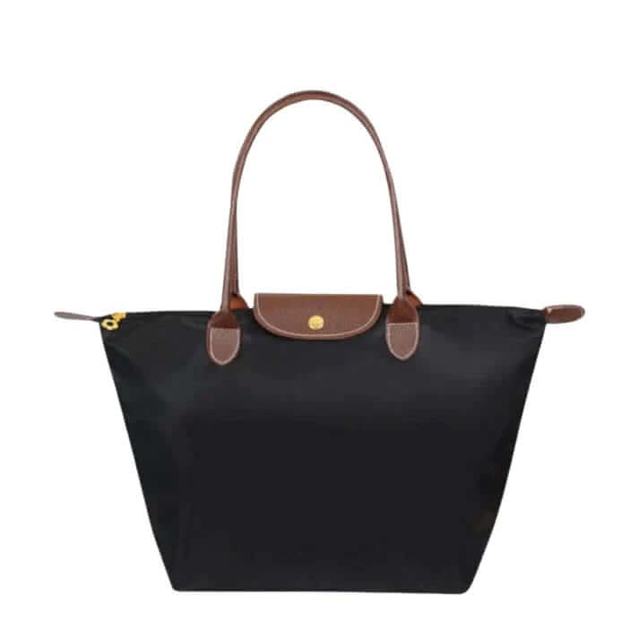 Damen Vervetasche als stilvolle Schultertasche getragen, modernes Damenzubehör.