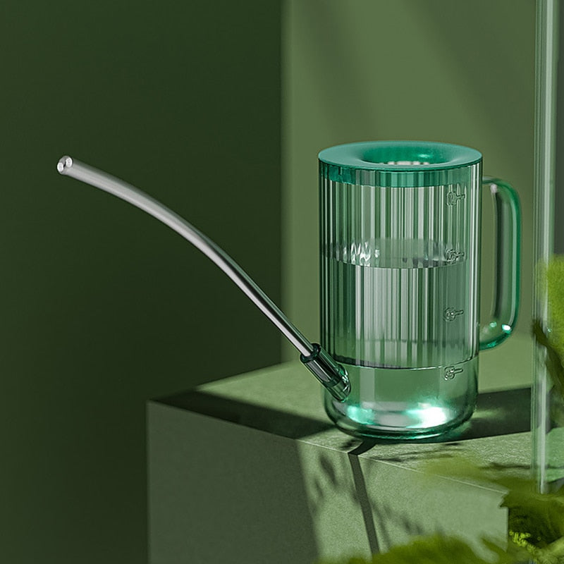 Moderne, präzise Gießkanne für Zimmerpflanzen. Ergonomisches Design und hochwertige Verarbeitung in Grau.