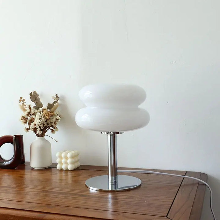 Kompakte italienische Retro LED Tischlampe, Akkubetrieb. Dimmbare Designleuchte im Bauhaus-Stil für Ambiente.