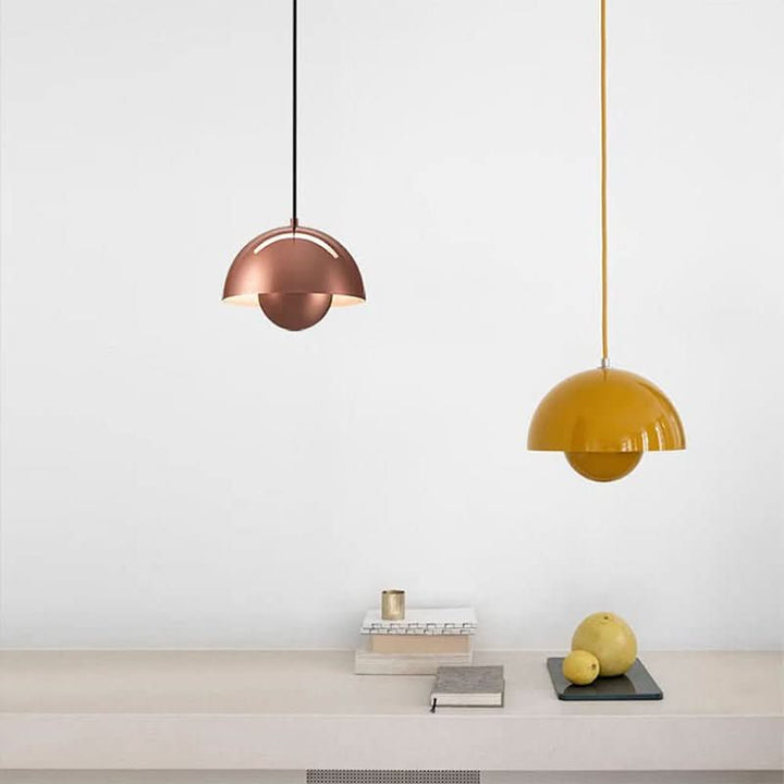 Minimalistische LED-Hängelampe für einladendes, warmes Licht. Perfekte Innenbeleuchtung für modernes Zuhause.