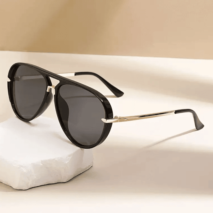 Stilvolle Piloten-Sonnenbrille (Unisex) mit UV-Schutz für klare Sicht im Sommer. Mode-Accessoire für Herren & Damen.