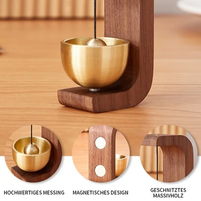 Elegante Türklingel aus naturbelassenem Holz und glänzendem Messing. Beruhigender Klang für Ihr Zuhause.