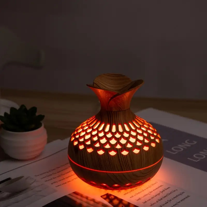 Eleganter Raumduft Diffuser im Blütendesign, ideal für entspannende Aromatherapie und eine angenehme Atmosphäre.