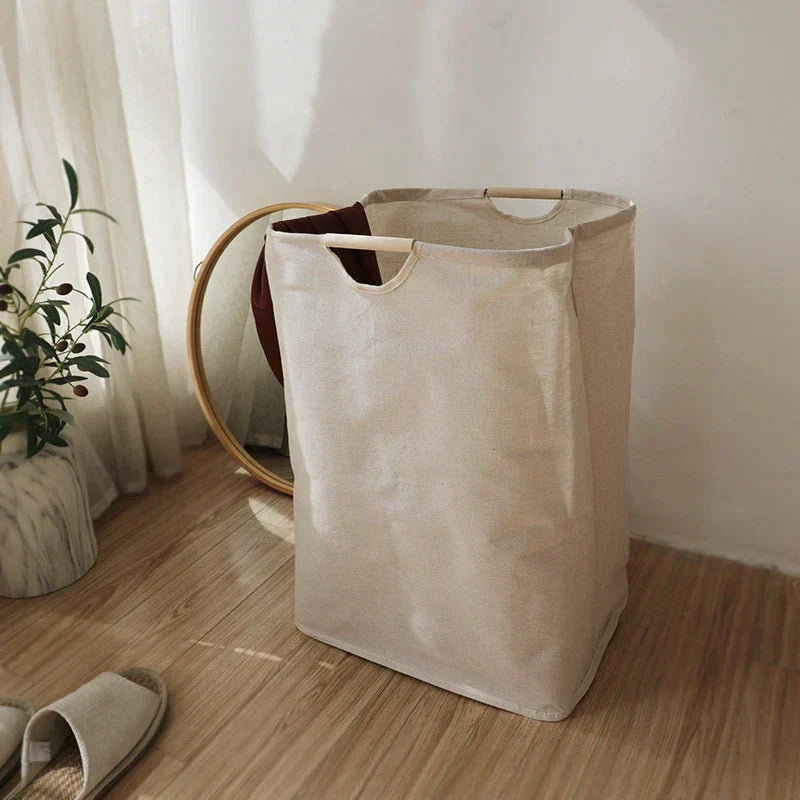 Platzsparender, klappbarer Wäschekorb aus Baumwoll-Leinen. Japanisches Design für stilvolle Wäscheaufbewahrung.