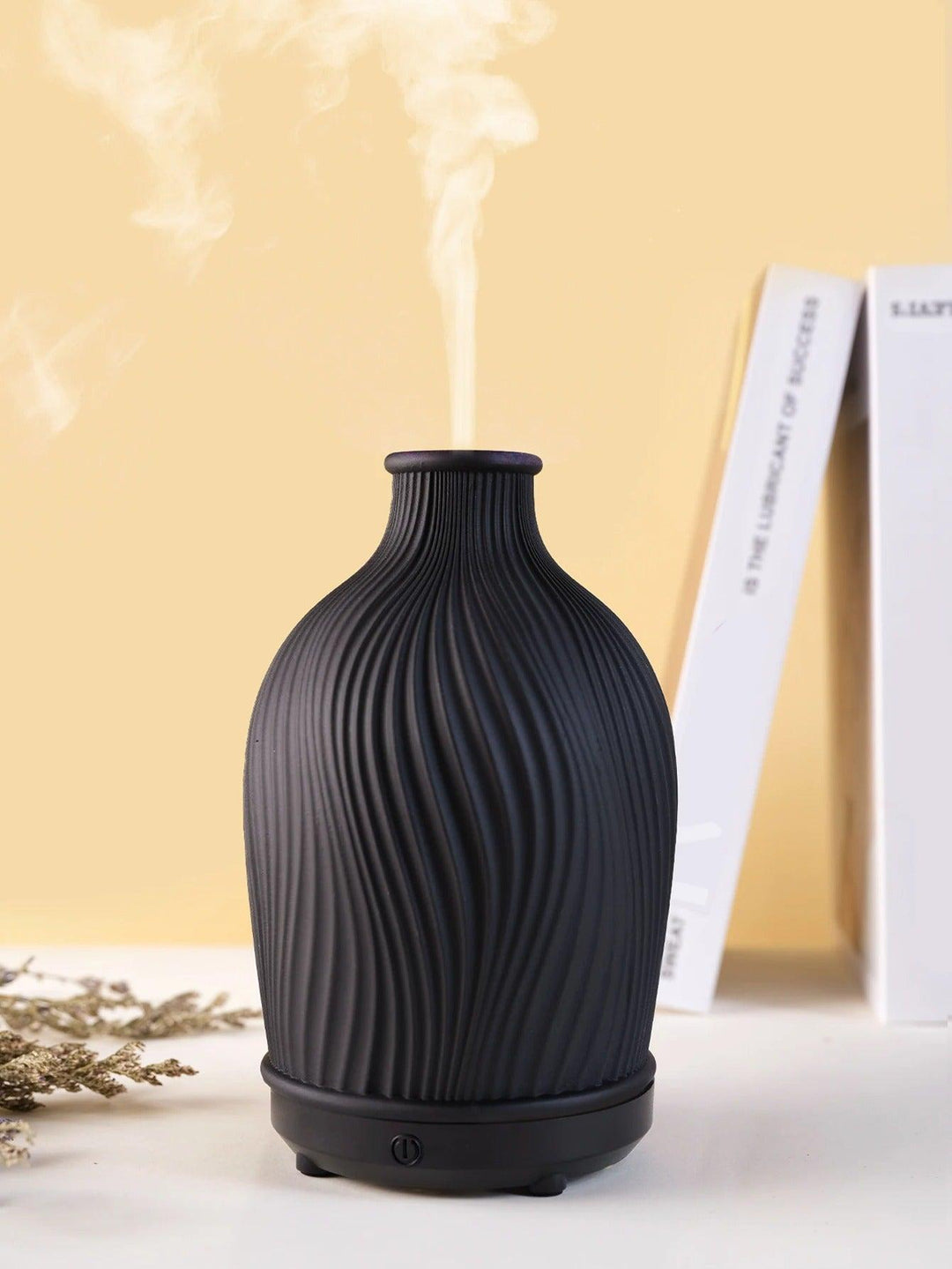 Eleganter Ultraschall-Aroma-Diffuser als Dekorationselement für ein stilvolles Zuhause und entspannte Momente.