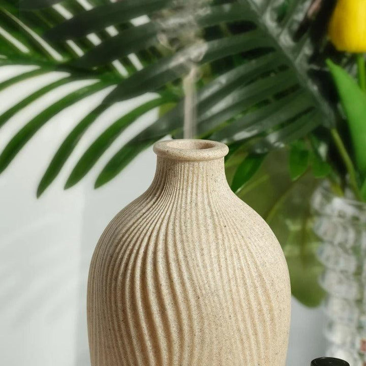 Moderner Ultraschall Diffuser zur Raumbeduftung. Schafft entspanntes Ambiente und verbessert die Luftqualität.
