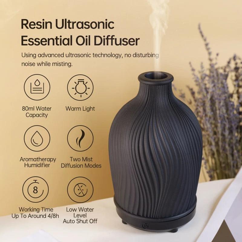 Detailaufnahme des Ultraschall-Aroma-Diffusers aus Polyresin, mit feinen Verzierungen & mattem Finish.