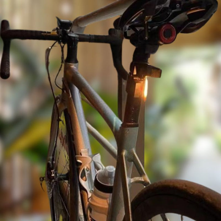 Helles LED-Rücklicht für Fahrräder, erhöht die Sicherheit im Straßenverkehr; modernes & urbanes Design.