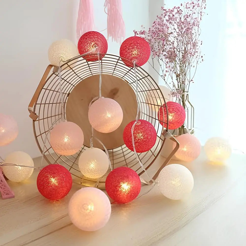 Kinderzimmer Lichterkette: Baumwoll-Ballons als beruhigendes Nachtlicht.