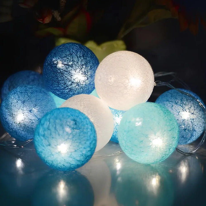 Gemütliche Baumwoll-Ballon Lichterkette, Stimmungslicht für entspannte Abende.